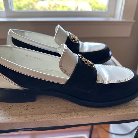 Chanel FW22-23 Patent/Suede Loafers IT37 - Worn Once with Box - Picture 7 of 11
